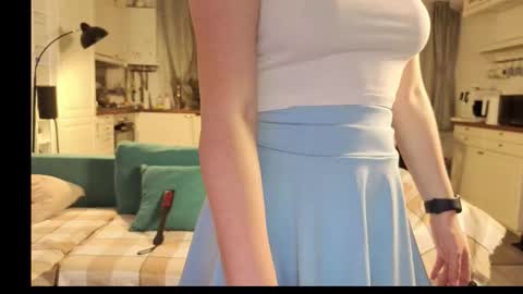 Girlfriend online show from February 8, 4:00 pm