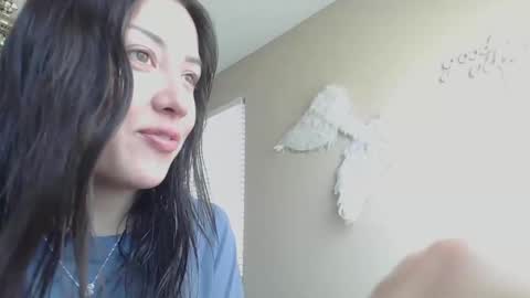 Jasmine online show from June 5, 3:07 pm