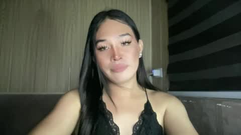 RHAINEEE online show from July 25, 6:48 pm