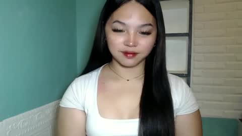 Rhaine online show from October 19, 9:33 am