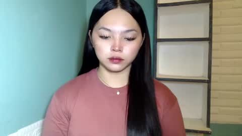 Rhaine online show from November 13, 10:47 am