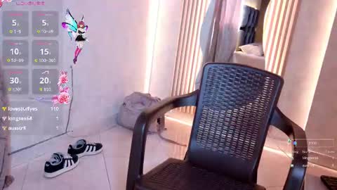 Snapshot of giselle_loren chatting on September 18, 7:34 pm giselle_loren online show from September 18, 7:34 pm