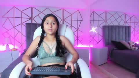 GISELLE ROLDAN online show from February 17, 11:44 am