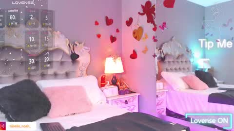 GiselleNoah online show from March 10, 11:12 am