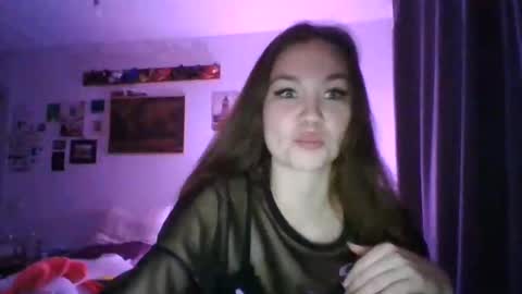 Snapshot of glitter_doll chatting on January 28, 6:49 pm glitter_doll online show from January 28, 6:49 pm