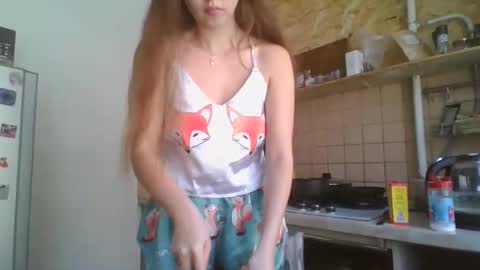 Snapshot of glitter_doll chatting on February 24, 11:08 am glitter_doll online show from February 24, 11:08 am