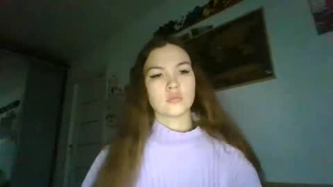 Snapshot of glitter_doll chatting on February 6, 1:43 pm glitter_doll online show from February 6, 1:43 pm