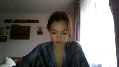 Snapshot of glitter_doll chatting on February 4, 10:43 am glitter_doll online show from February 4, 10:43 am