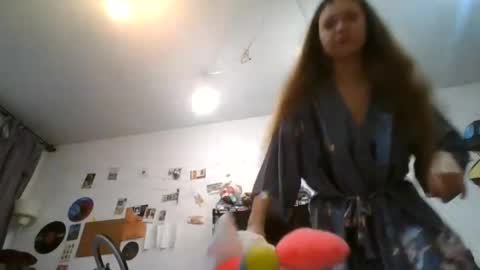 Snapshot of glitter_doll chatting on February 5, 8:32 am glitter_doll online show from February 5, 8:32 am