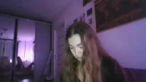 Snapshot of glitter_doll chatting on January 14, 7:43 pm glitter_doll online show from January 14, 7:43 pm