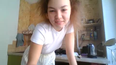 Snapshot of glitter_doll chatting on February 23, 11:25 am glitter_doll online show from February 23, 11:25 am