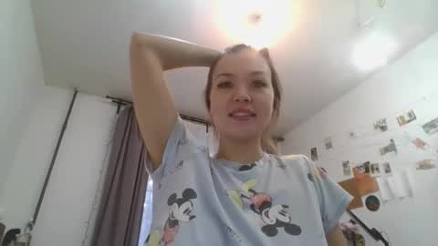 Snapshot of glitter_doll chatting on January 28, 8:47 am glitter_doll online show from January 28, 8:47 am