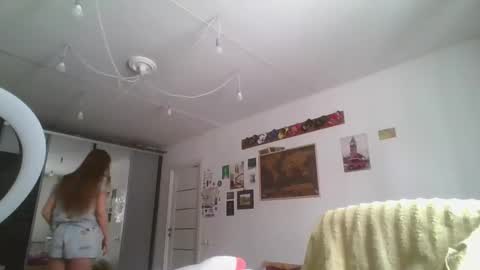 Snapshot of glitter_doll chatting on February 16, 8:43 am glitter_doll online show from February 16, 8:43 am