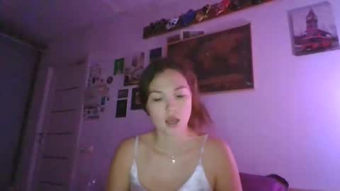 Snapshot of glitter_doll chatting on January 9, 8:01 pm glitter_doll online show from January 9, 8:01 pm