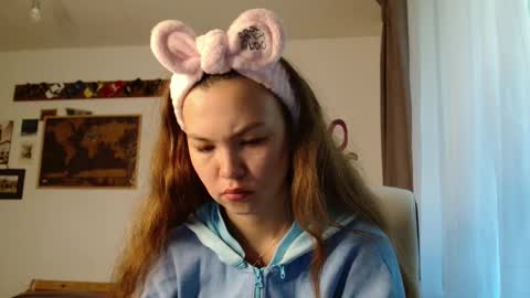 Snapshot of glitter_doll chatting on September 10, 8:14 am glitter_doll online show from September 10, 8:14 am