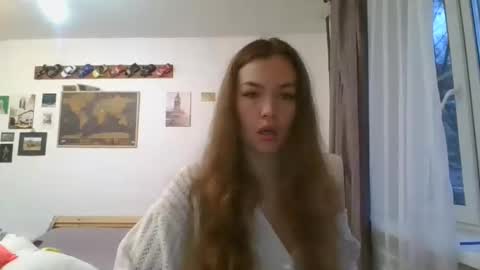 Snapshot of glitter_doll chatting on March 1, 2:44 pm glitter_doll online show from March 1, 2:44 pm