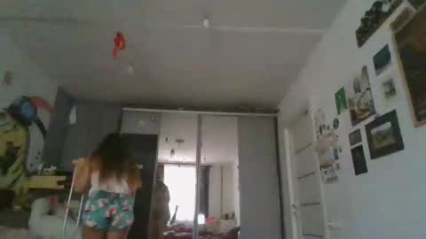 Snapshot of glitter_doll chatting on January 9, 9:59 am glitter_doll online show from January 9, 9:59 am