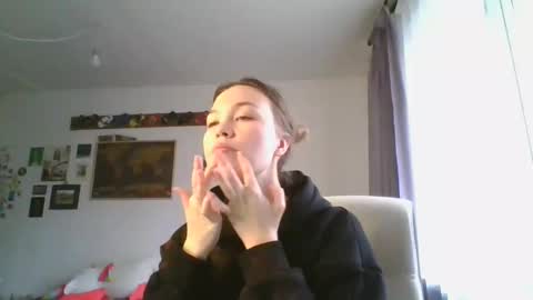 Snapshot of glitter_doll chatting on March 5, 12:00 pm glitter_doll online show from March 5, 12:00 pm