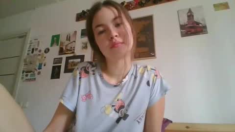 Snapshot of glitter_doll chatting on February 28, 8:42 am glitter_doll online show from February 28, 8:42 am
