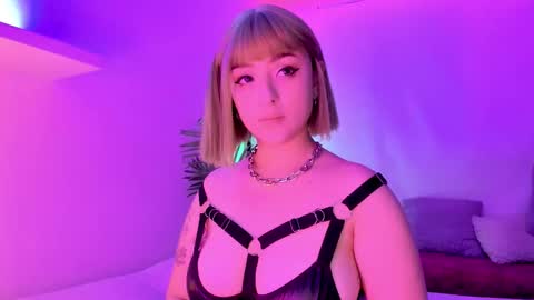 Mimi online show from December 19, 9:18 pm