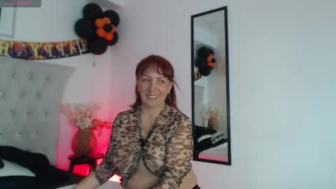 Snapshot of glory_shine chatting on October 19, 1:24 pm Glory online show from October 19, 1:24 pm