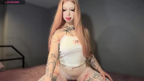 Snapshot of gloryaaaa chatting on February 3, 8:57 am I want to make you happy and lovense  online show from February 3, 8:57 am