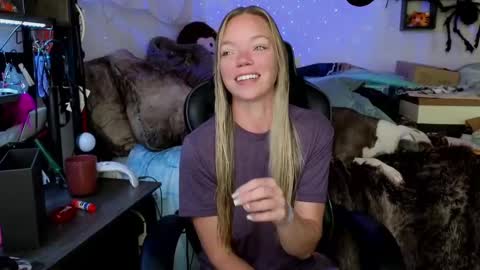 Snapshot of goddess_of_mars chatting on October 7, 3:27 pm Patricia Mars Goddess of Mars twitter thegoddessmindy online show from October 7, 3:27 pm