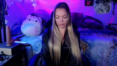 Snapshot of goddess_of_mars chatting on March 11, 11:12 am Patricia Mars Goddess of Mars twitter thegoddessmindy online show from March 11, 11:12 am