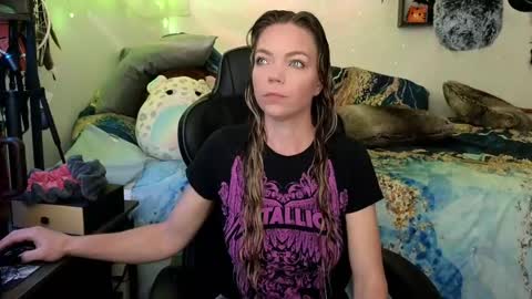Snapshot of goddess_of_mars chatting on March 4, 3:37 pm Patricia Mars Goddess of Mars twitter thegoddessmindy online show from March 4, 3:37 pm