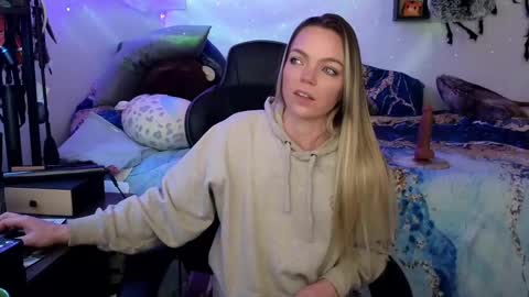 Snapshot of goddess_of_mars chatting on February 27, 3:26 pm Patricia Mars Goddess of Mars twitter thegoddessmindy online show from February 27, 3:26 pm