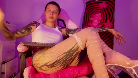 vee online show from April 1, 12:22 am