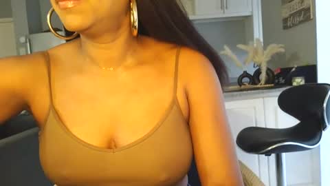 Snapshot of goddess_xandra_xquisite chatting on October 13, 11:35 am Xandra The Goddess online show from October 13, 11:35 am