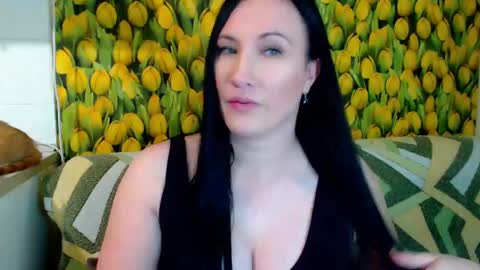 Snapshot of goldmoonn chatting on February 13, 6:48 pm goldmoonn online show from February 13, 6:48 pm