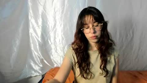 good_vibes4 online show from August 7, 10:17 pm