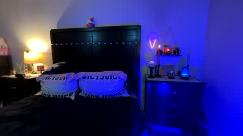 gothbaby305 online show from July 22, 8:15 am