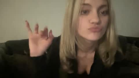 Snapshot of greeneyeddream129 chatting on December 13, 1:48 am mila 3 online show from December 13, 1:48 am