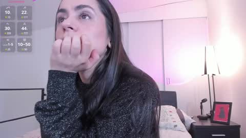 Snapshot of guccipussy1 chatting on December 12, 7:26 pm Elena online show from December 12, 7:26 pm