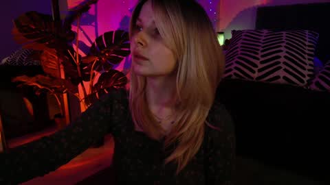 gwenhilton online show from January 22, 5:37 am