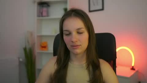 Gigi18 online show from May 30, 8:12 am