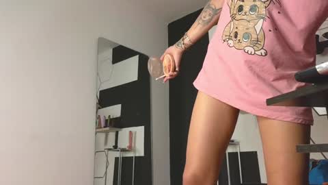 haileycat_ online show from January 17, 11:29 pm