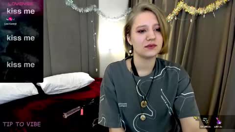 Snapshot of haileyfoxy chatting on December 30, 2:53 am Hailey online show from December 30, 2:53 am