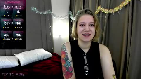 Snapshot of haileyfoxy chatting on December 31, 2:08 am Hailey online show from December 31, 2:08 am