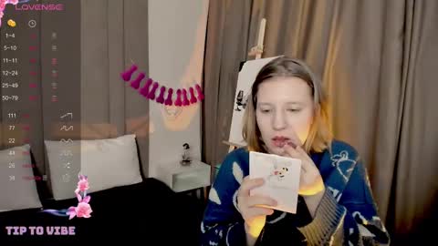 Snapshot of haileyfoxy chatting on February 26, 2:08 am Hailey online show from February 26, 2:08 am