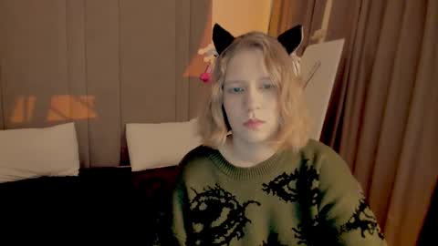 Snapshot of haileyfoxy chatting on March 5, 2:03 am Hailey online show from March 5, 2:03 am