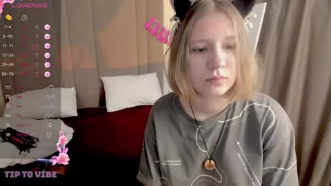 Snapshot of haileyfoxy chatting on March 1, 3:21 am Hailey online show from March 1, 3:21 am