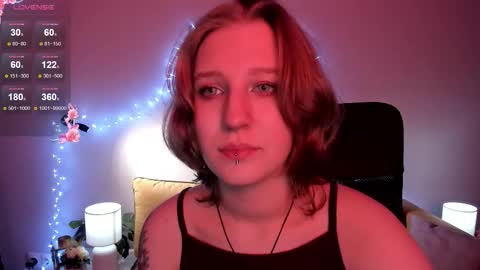 Snapshot of haileyfoxy chatting on October 18, 9:12 am Hailey online show from October 18, 9:12 am