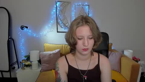 Snapshot of haileyfoxy chatting on September 21, 8:46 am Hailey online show from September 21, 8:46 am
