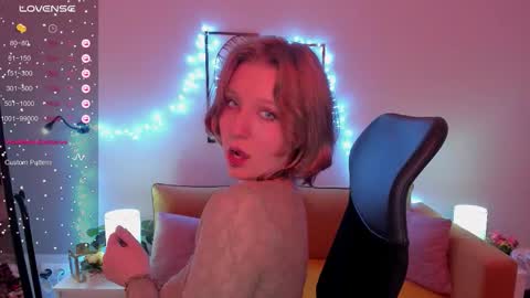 Snapshot of haileyfoxy chatting on October 6, 9:04 am Hailey online show from October 6, 9:04 am