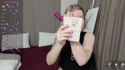 Snapshot of haileyfoxy chatting on March 10, 2:17 am Hailey online show from March 10, 2:17 am