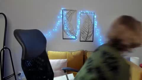 Snapshot of haileyfoxy chatting on October 1, 8:52 am Hailey online show from October 1, 8:52 am